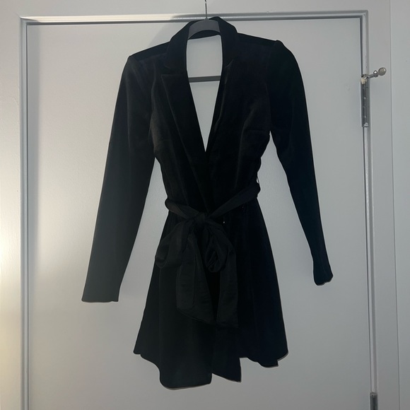 Velvet Padded Shoulder Wrap Belt Open Back Blazer Romper - Picture 4 of 5